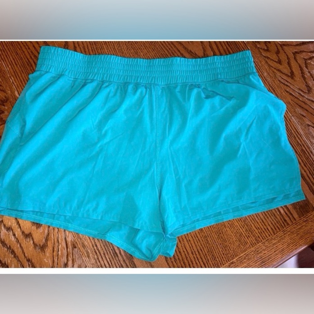 Yogalicious Lightstreme Love And Flutter Shorts Womens Plus Size 3X with Pockets